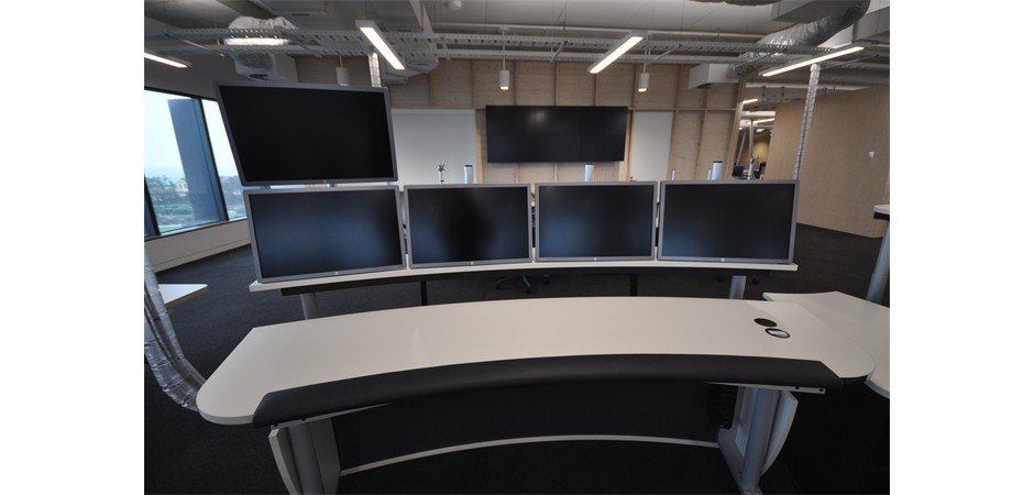 Utilities-control-room-consle-01