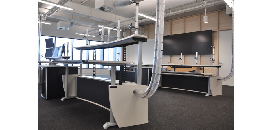 Utilities-control-room-consle-05