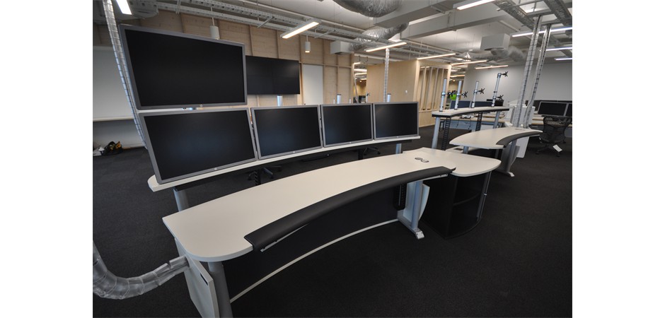 Utilities-control-room-consle-08